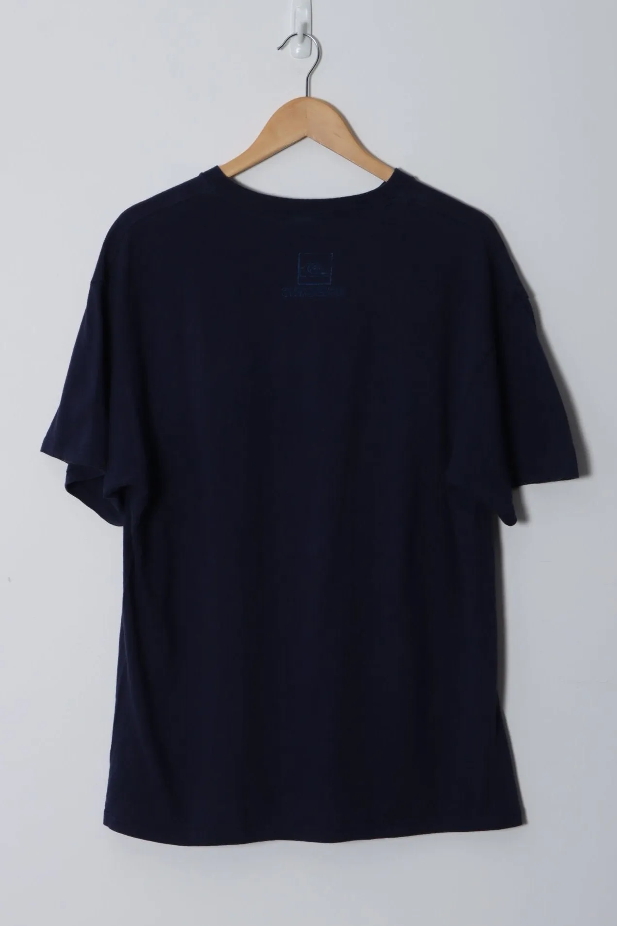 QUICKSILVER Surf Apparel Red & Blue Logo Wave Graphic Print Tee (L-XL)